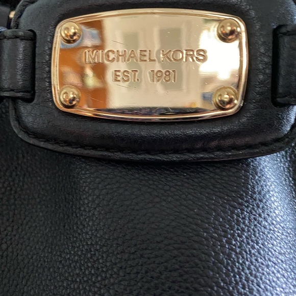 Michael Kors X body~Black Lthr, Studs, Clean. Includes Wristlet~Back to school - Picture 9 of 12